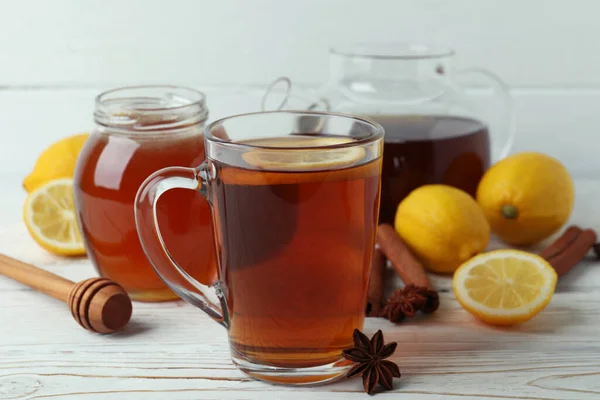 Konzept Der Alternativen Kältebehandlung Auf Weißem Holztisch Nahaufnahme — Stockfoto