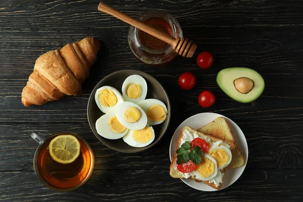 Conceito Café Manhã Saboroso Com Ovos Cozidos Mesa Madeira — Fotografia de Stock