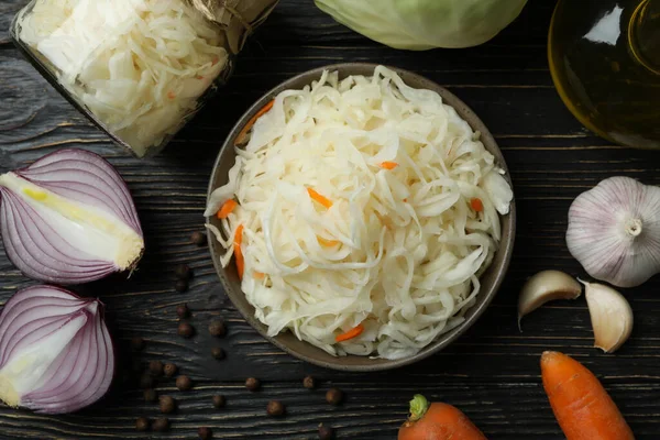 Verse Zuurkool Ingrediënten Houten Tafel — Stockfoto