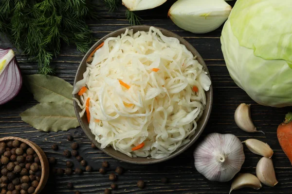 Verse Zuurkool Ingrediënten Houten Tafel — Stockfoto