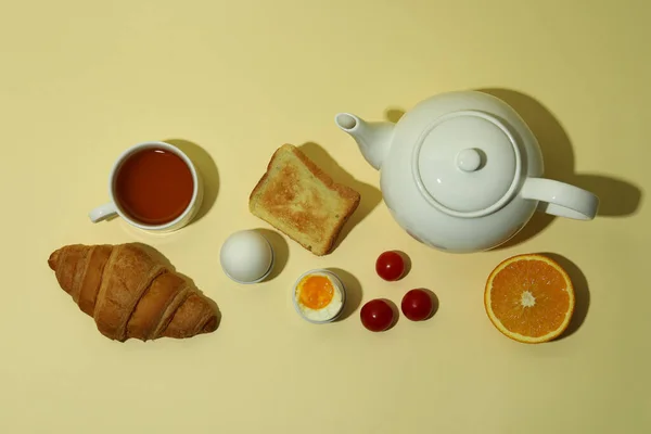 Konzept Des Leckeren Frühstücks Auf Beigem Hintergrund Draufsicht — Stockfoto