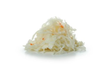 Beyaz arkaplanda bir grup lahana turşusu izole edilmiş.