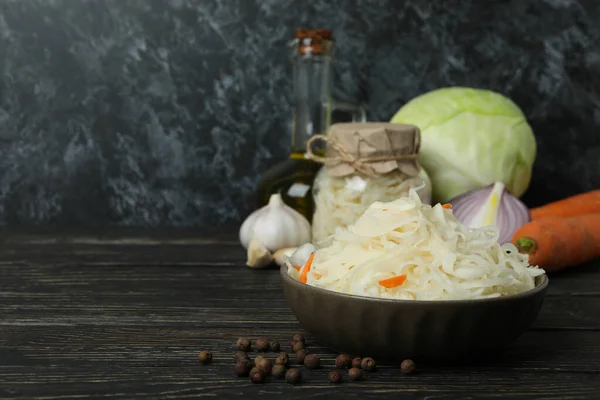 Verse Zuurkool Ingrediënten Houten Tafel — Stockfoto