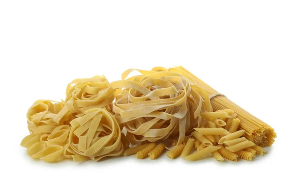 Rauwe Pasta Niet Gekookt Geïsoleerd Witte Achtergrond — Stockfoto