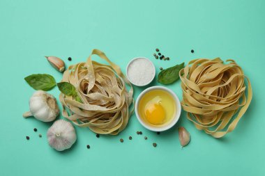 Arka planda lezzetli makarna pişirme kavramı