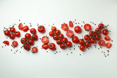 Beyaz arka planda izole edilmiş hindistan cevizi saksıları