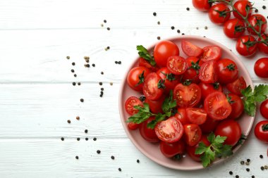 Beyaz arka planda izole edilmiş hindistan cevizi saksıları