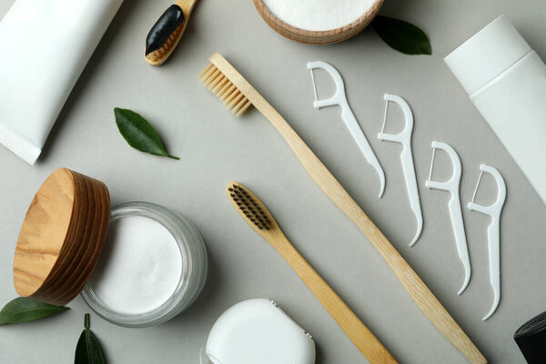 Кокосовые горшки растения изолированы на белом фоне