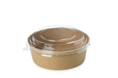 Beyaz arkaplanda boş bir kağıt kase var.