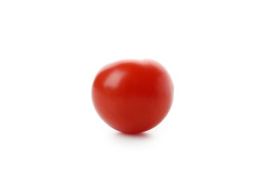 Beyaz arka planda izole edilmiş taze kiraz domatesi.