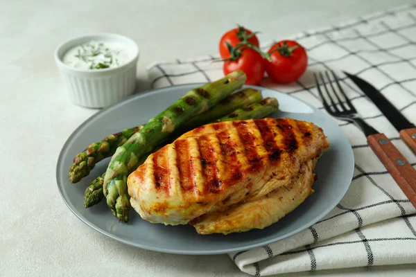Konsep Makanan Lezat Dengan Daging Ayam Panggang Atas Meja Bertekstur — Stok Foto