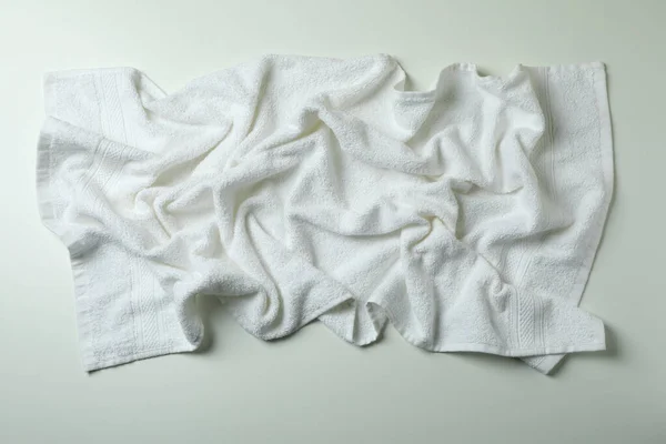 Чистое Смятое Полотенце Белом Фоне Вид Сверху — стоковое фото