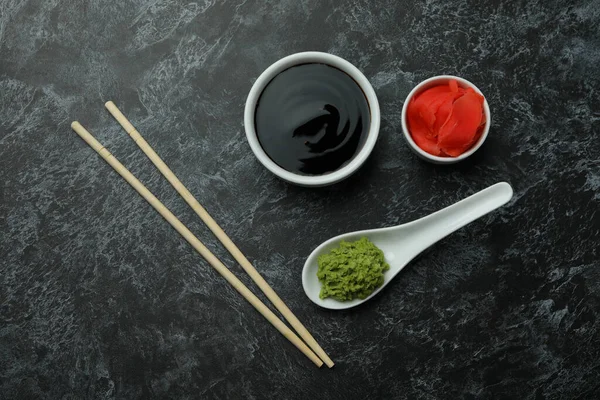 Concepto Sushi Comiendo Sobre Fondo Ahumado Negro —  Fotos de Stock