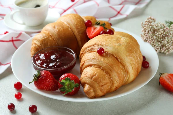 Begreppet God Frukost Med Croissanter Vitt Strukturerat Bord — Stockfoto