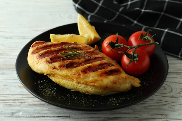 Concepto Sabroso Comer Con Pollo Parrilla Sobre Mesa Madera Blanca — Foto de Stock