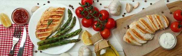 Concepto Sabroso Comer Con Pollo Parrilla Sobre Mesa Madera Blanca — Foto de Stock