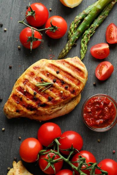 Concepto Deliciosa Comida Con Carne Pollo Parrilla Sobre Fondo Madera — Foto de Stock