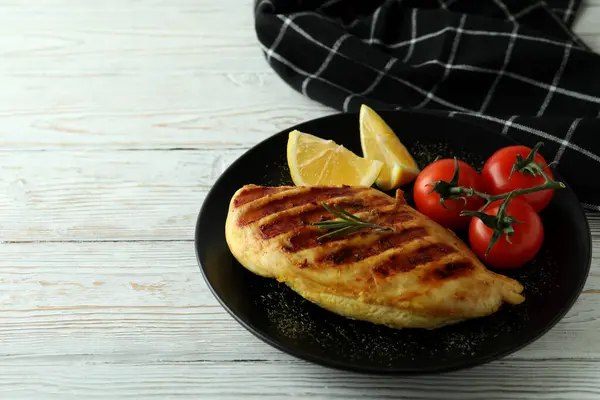 Concepto Sabroso Comer Con Pollo Parrilla Sobre Mesa Madera Blanca — Foto de Stock