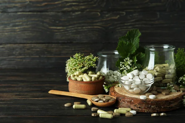 Konzept Der Kräuterpillen Auf Holztisch Platz Für Text — Stockfoto