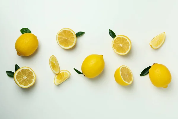 Citrons Mûrs Sur Fond Blanc Vue Dessus — Photo