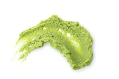 Beyaz arka planda izole edilmiş lezzetli wasabi sosu.