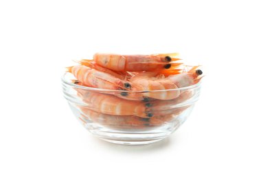 Beyaz arka planda izole edilmiş lezzetli karidesler.