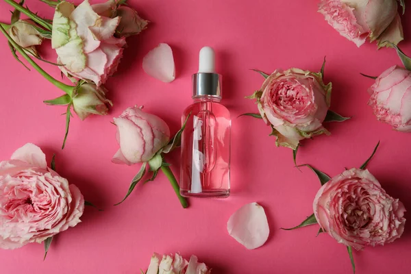 Έννοια Φροντίδας Του Δέρματος Αιθέριο Έλαιο Τριαντάφυλλο Ροζ Φόντο — Φωτογραφία Αρχείου
