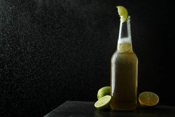 Wet Bottle Beer Lime Dark Background — Stock Photo, Image