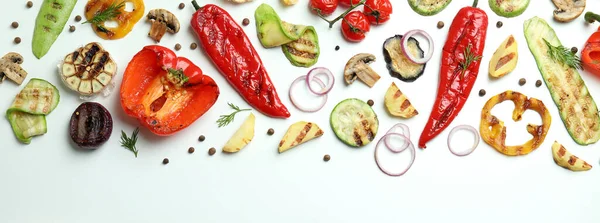 Chutná Grilovaná Zelenina Bílém Pozadí Výhled Shora — Stock fotografie