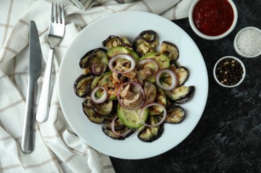 Izgara sebzeli leziz yemek kavramı.