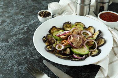 Izgara sebzeli lezzetli yemek kavramı, yazı için yer.