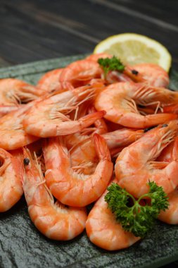 Lezzetli karides tabağı, yakın çekim.