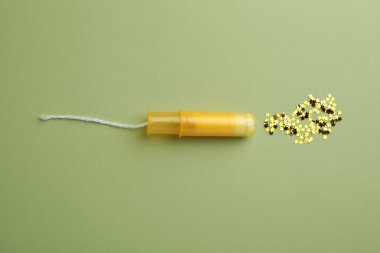 Yeşil arka planda taze tampon ve parıltı.