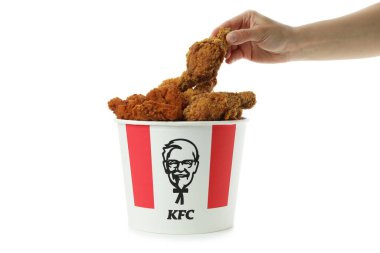 ODESSA, UKRAINE - 31 Mayıs 2021: Kadın eli tavuğu aldı, beyaz arka planda izole edildi