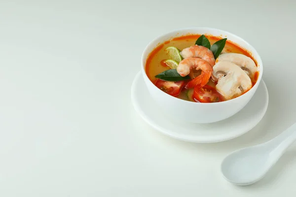 Savoureux Tom Yum Soupe Sur Fond Blanc — Photo