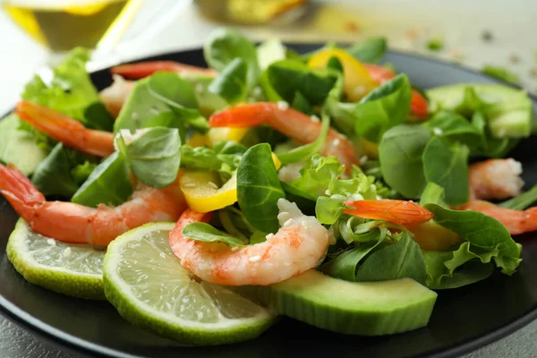 Garnalensalade Met Verschillende Ingrediënten Close — Stockfoto