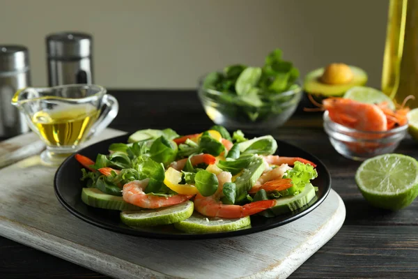 Conceito Saboroso Comer Com Salada Camarão Close — Fotografia de Stock