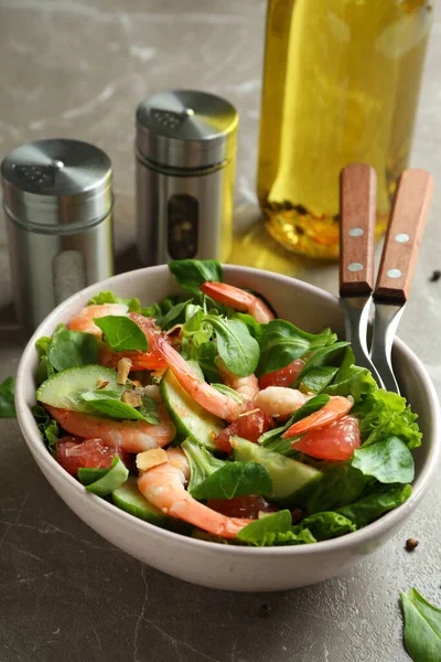 Karides Salatasıyla Lezzetli Yemek Kavramı Yakın Plan — Stok fotoğraf