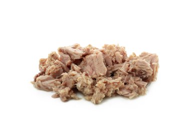 Beyaz arka planda izole edilmiş lezzetli ton balığı.