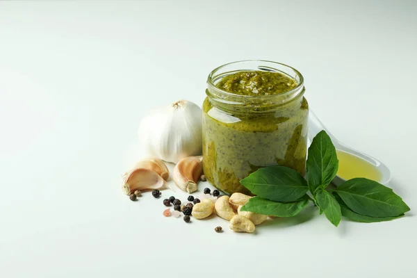 Molho Pesto Ingredientes Sobre Fundo Branco — Fotografia de Stock