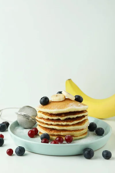 Conceito Comida Deliciosa Com Panquecas Mesa Branca — Fotografia de Stock