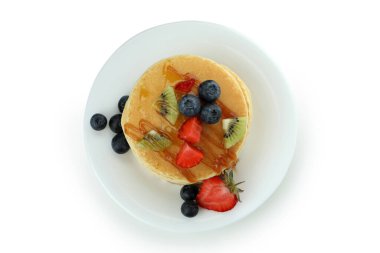 Beyaz arka planda izole edilmiş leziz krep tabağı