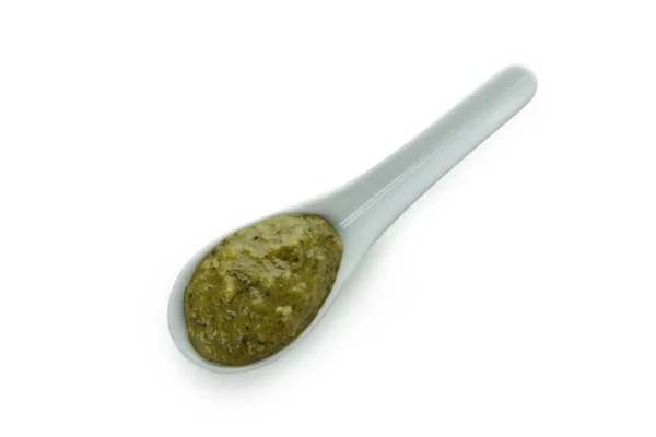 Cuillère Sauce Pesto Isolée Sur Fond Blanc — Photo