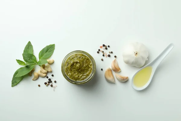 Molho Pesto Ingredientes Sobre Fundo Branco — Fotografia de Stock