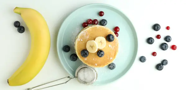 Conceito Comida Deliciosa Com Panquecas Mesa Branca — Fotografia de Stock