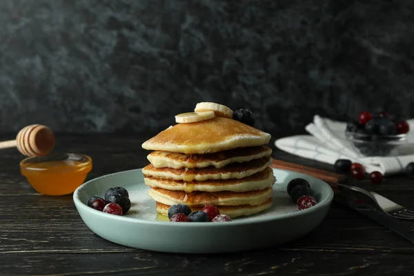 Concepto Delicioso Postre Con Tortitas Sobre Mesa Madera — Foto de Stock