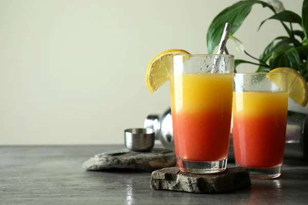 Tequila Sunrise Cocktails Gray Textured Table — Stock Photo, Image