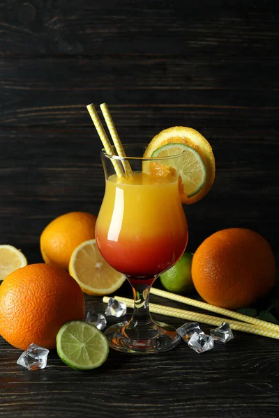 Tequila Sunrise Cocktail Ingredientes Sobre Mesa Madeira — Fotografia de Stock