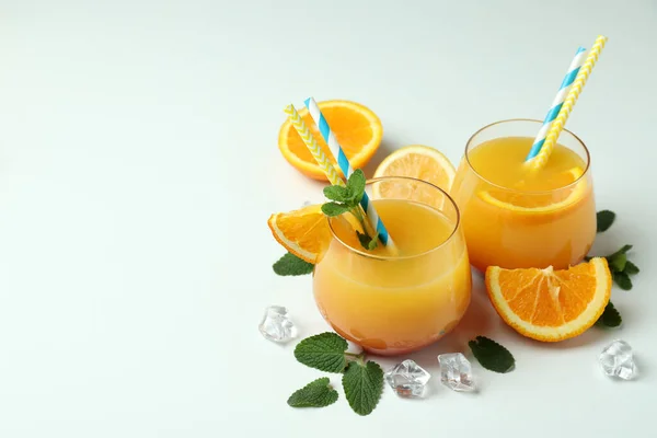 Tequila Sunrise Κοκτέιλ Και Συστατικά Λευκό Φόντο — Φωτογραφία Αρχείου