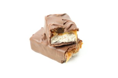 Beyaz arka planda izole edilmiş lezzetli çikolata.